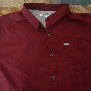 Columbia Men's Deep Red Casual Shirt